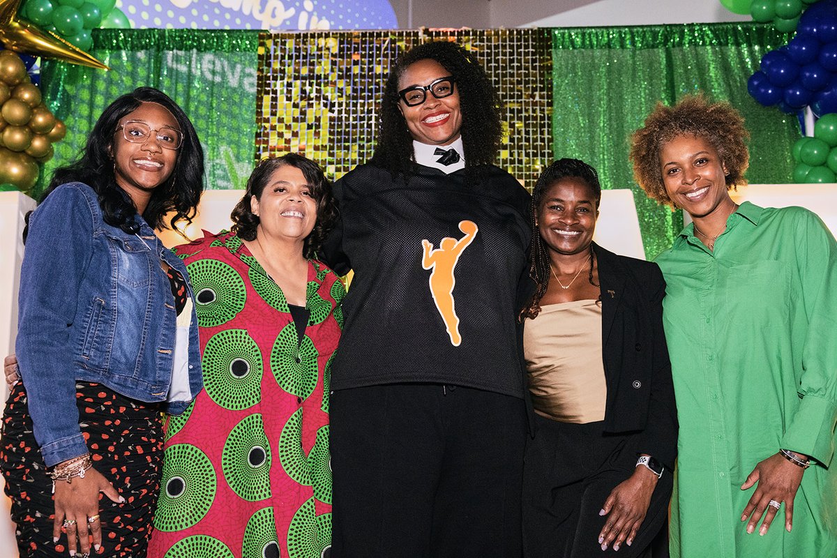 What a month it's been! See all our good news in one place: mailchi.mp/elevateoregon/…

#theimpactisthegoal #nbafoundation #elevateoregon #mentor