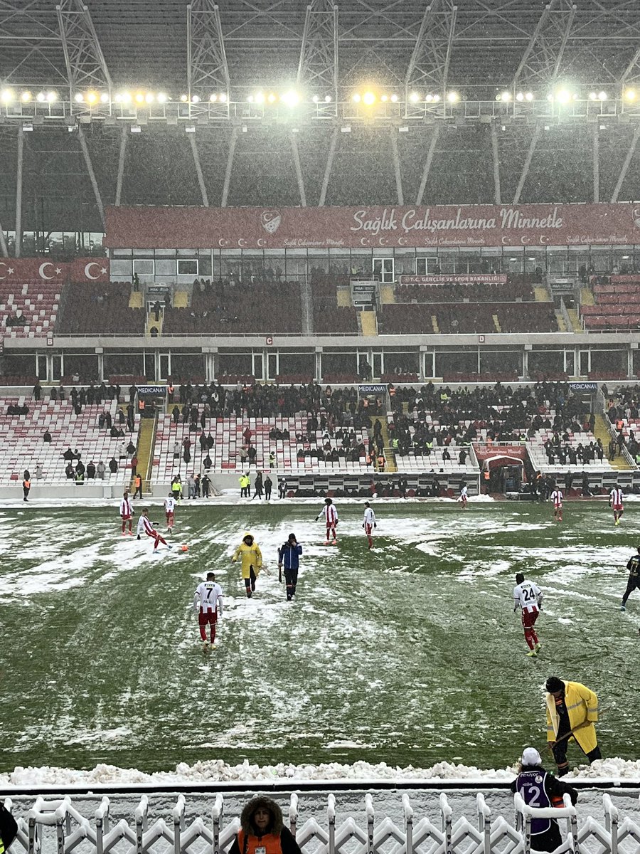 Kurt yediği ayazı unutmuyor ama  #UğursuzYönetimİstifa