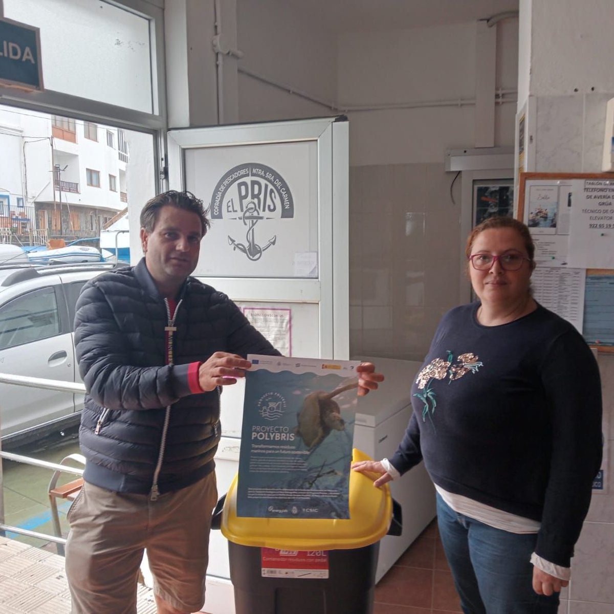 PolybrisPleamar's tweet image. 🐟♻️ Nueva entrega de contenedores a la Cofradía El Pris Ntra. Sra. del Carmen para la recogida de plásticos marinos. 

Avanzamos en la sostenibilidad  de los océanos. 🌊

@CT_EnergyLab @IIM_CSIC @CSIC @CabildoTenerife @Fbiodiversidad #Pleamar @FondosUE_Esp #FondosEuropeos #FEMPA