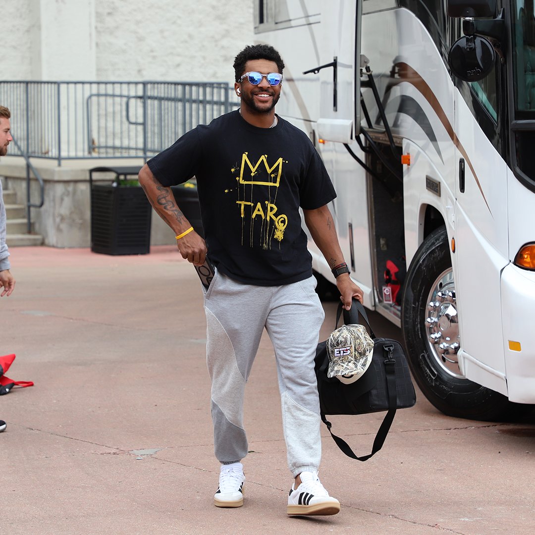 Rolling into the two week road trip like:

#dragons25
#FeelTheFire