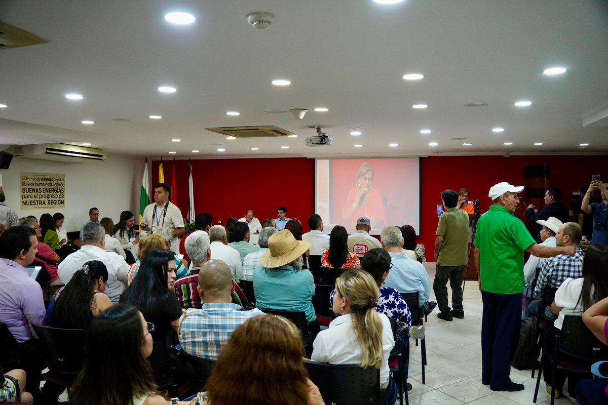 #AudienciaPública | Inicia la audiencia pública de la <a href="/ComisionVIICol/">Comisión Séptima Senado de la República🇨🇴</a>, sobre la transformación del sistema de salud en Colombia.

#ReformaALaSalud 

Siga la transmisión #EnVivo 🔴👉 acortar.link/b4xKSs