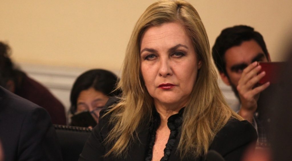 Andres_lat_'s tweet photo. Por favor no reelijan a Pamela Jiles. 
Hace RT usando: 
#NoReelijanAPamelaJiles https://t.co/0wYJHRbmb8
