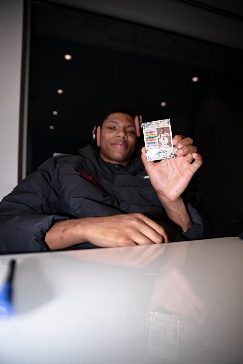 Our guys signed their first <a href="/Topps/">Topps</a> cards ✍️

#TheKnighthood🛡️⚔️