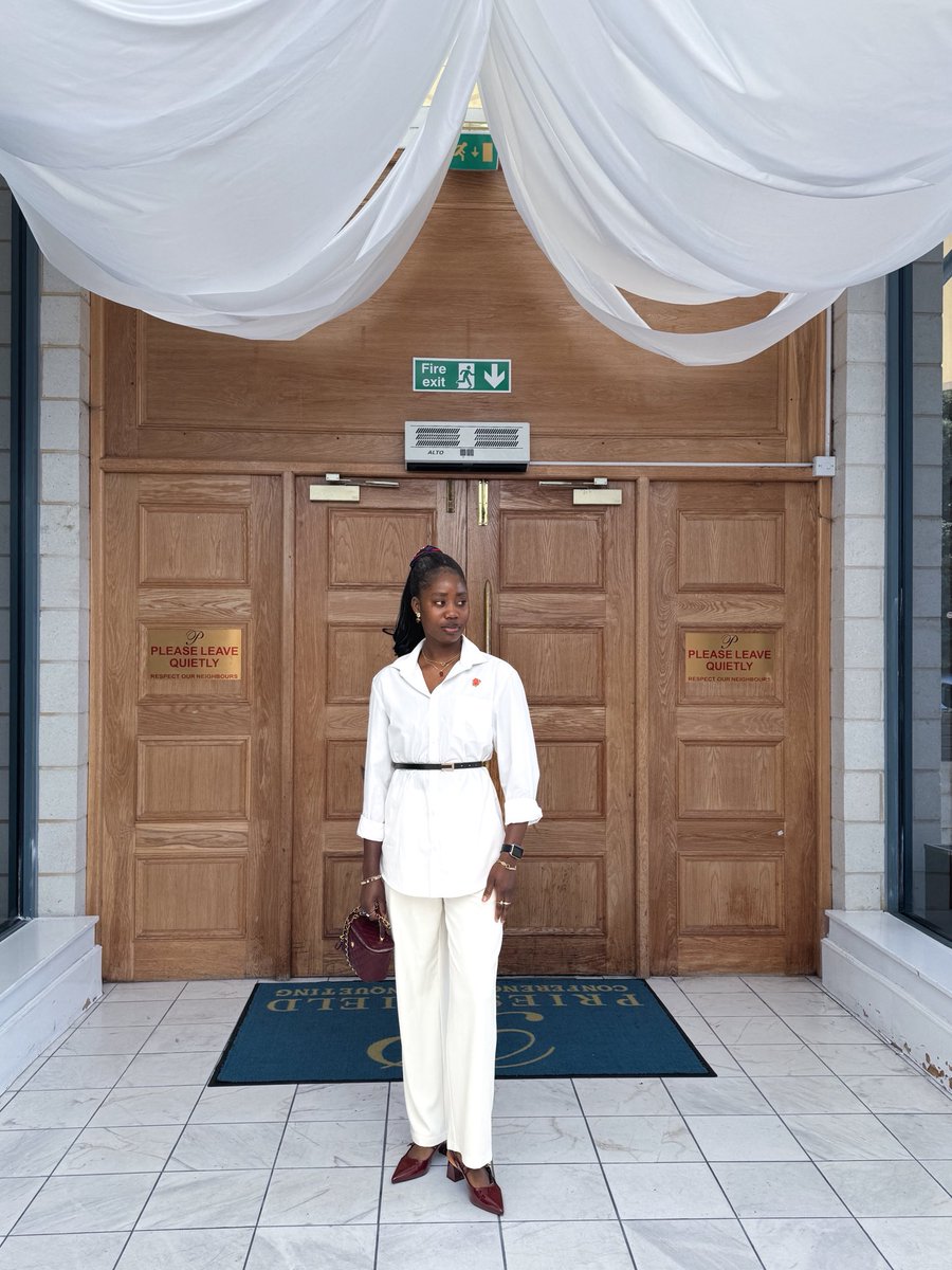 vadmole's tweet image. Life was so serious in April, but I’m May-king room for joy this month!
#ootd #neutralvibes #churchoutfit #whiteonwhite