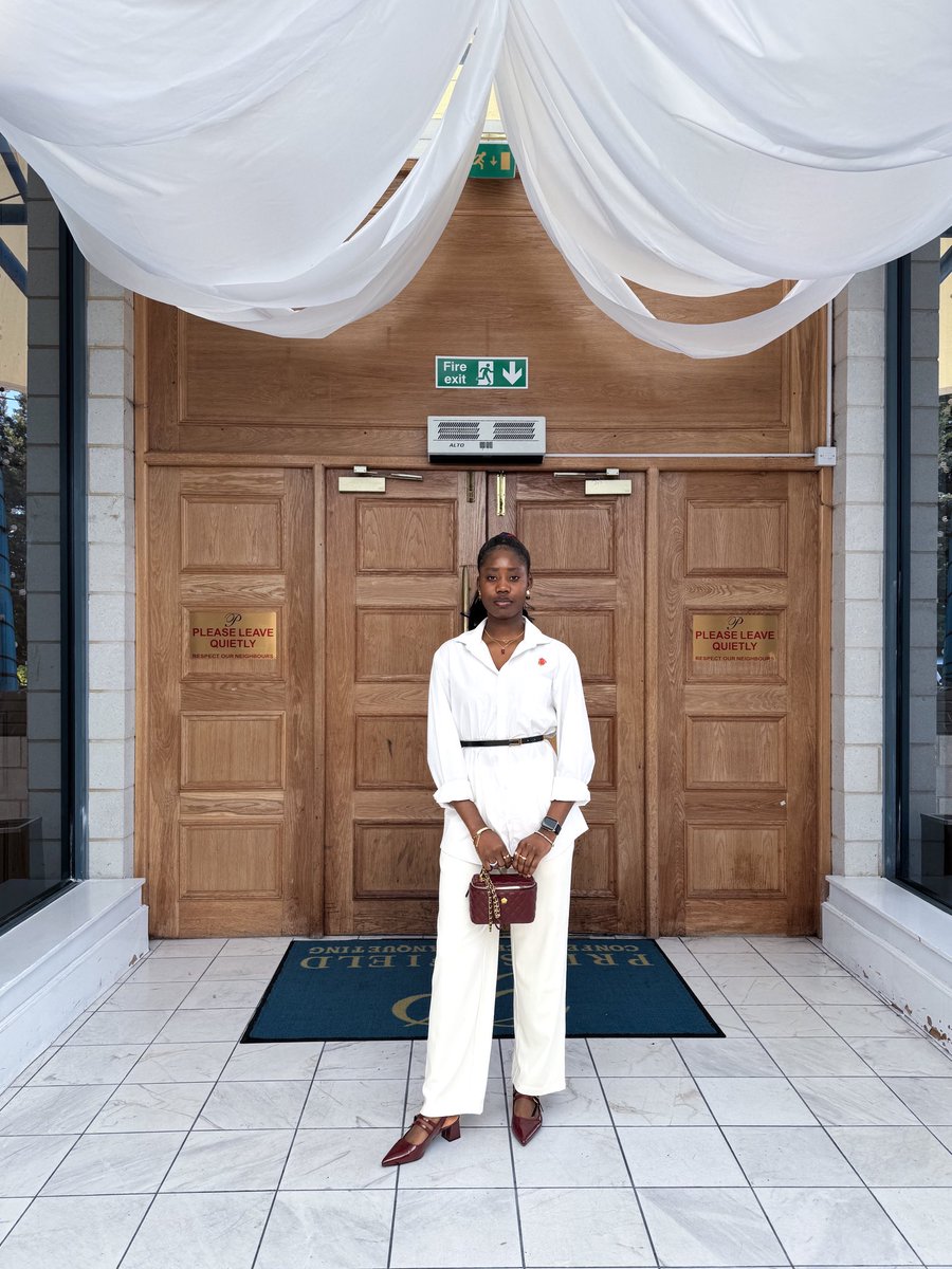 vadmole's tweet image. Life was so serious in April, but I’m May-king room for joy this month!
#ootd #neutralvibes #churchoutfit #whiteonwhite