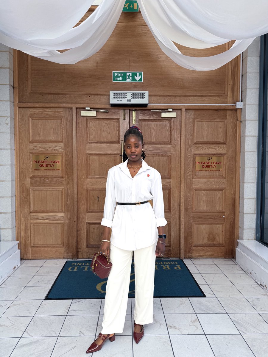 vadmole's tweet image. Life was so serious in April, but I’m May-king room for joy this month!
#ootd #neutralvibes #churchoutfit #whiteonwhite