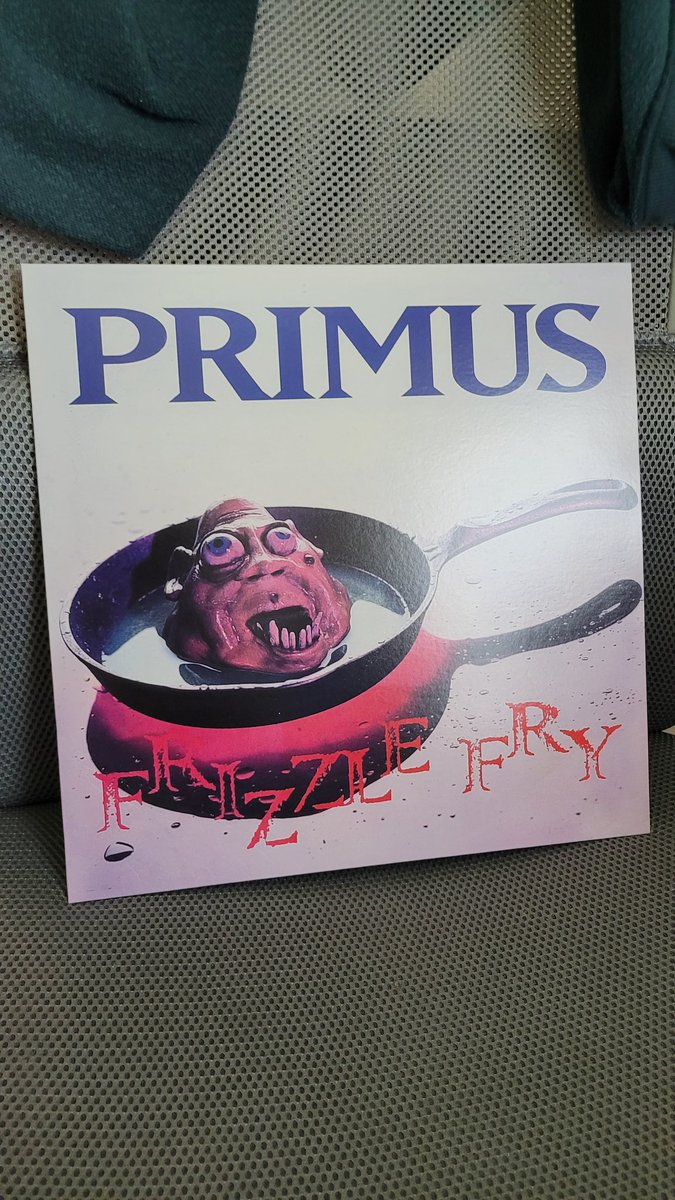 _morpph's tweet image. It finally arrived 😭😭

One of the coolest presses in my collection, the splatter over the clear looks so clean 😵😵😵