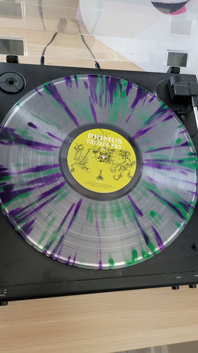 _morpph's tweet image. It finally arrived 😭😭

One of the coolest presses in my collection, the splatter over the clear looks so clean 😵😵😵