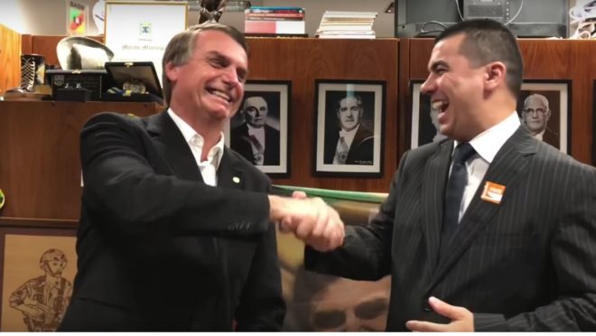 💣 BOMBA: Deputado bolsonarista Luís Miranda foi quem inseriu no projeto o fim do controle de descontos no INSS, sancionado por Bolsonaro em 2022

SEGUE O FIO
⬇️1️⃣