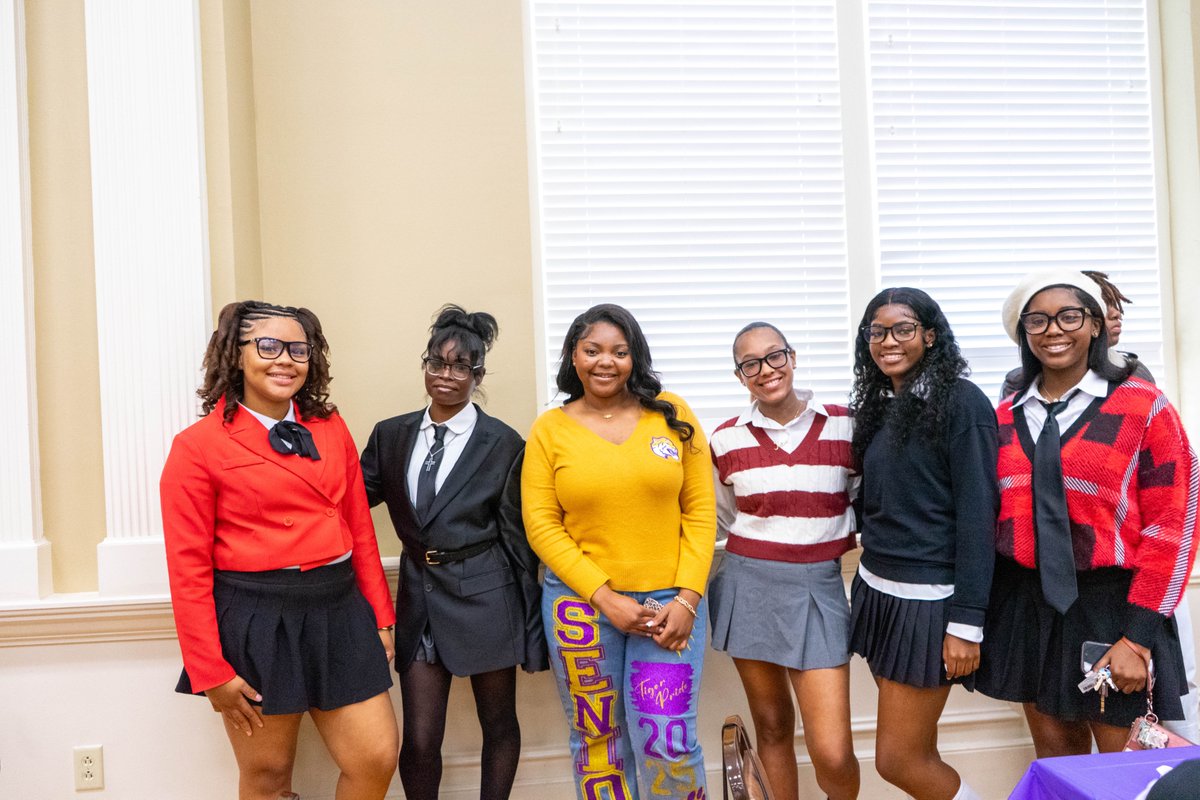 Senior Brunch 
Class of 2025

#BuiltforGreatness