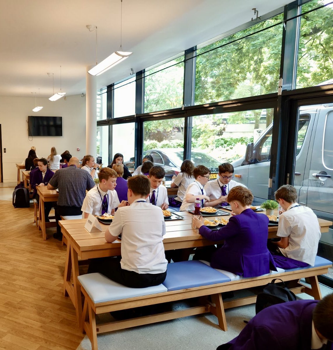 A great day today <a href="/uniofsurrey/">University of Surrey</a> thanks too <a href="/SurreyOutreach/">Surrey WP & Outreach</a> These Y8s enjoyed having an insight into University life, seeing campus &amp; also taking part in some great science practical activities, focussing on roles &amp; careers in the NHS. Thank you for the opportunities. 💜🙏💜