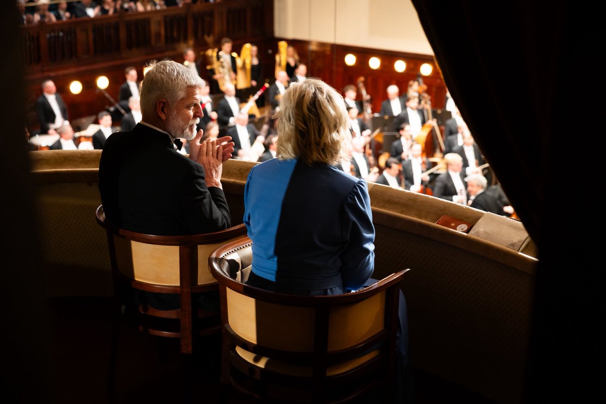 Možnost slyšet Českou filharmonii pod vedením Semjona Byčkova v Carnegie Hall v New Yorku byl jedinečný zážitek, ale dnešnímu vystoupení tohoto symfonického orchestru na domácí půdě se přece jen nic nevyrovná. Pražské jaro tradičně patří k těm nejpříjemnějším bodům našeho
