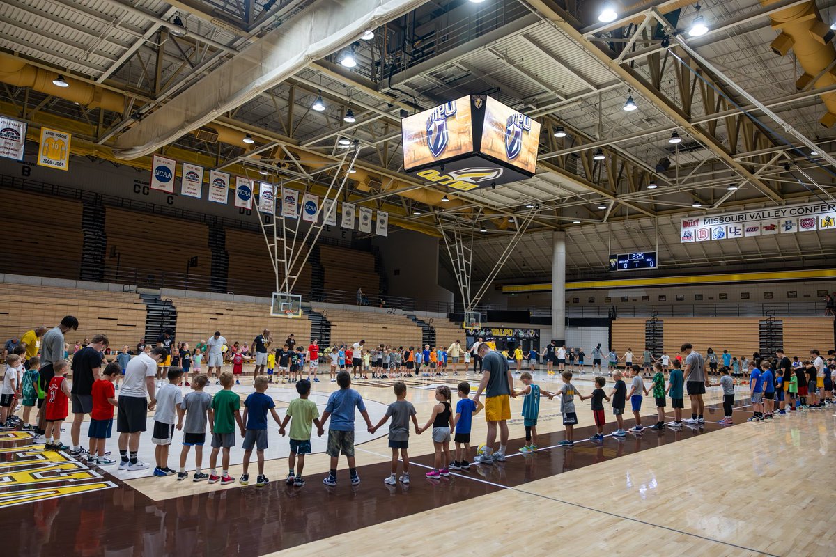 Registration is open for Valpo Basketball Camps 🎉🥳

We are 28 days away, get registered at valpobasketballcamps.com 💛

#BeaconUp #SeeTheLight #EverydayGrit
