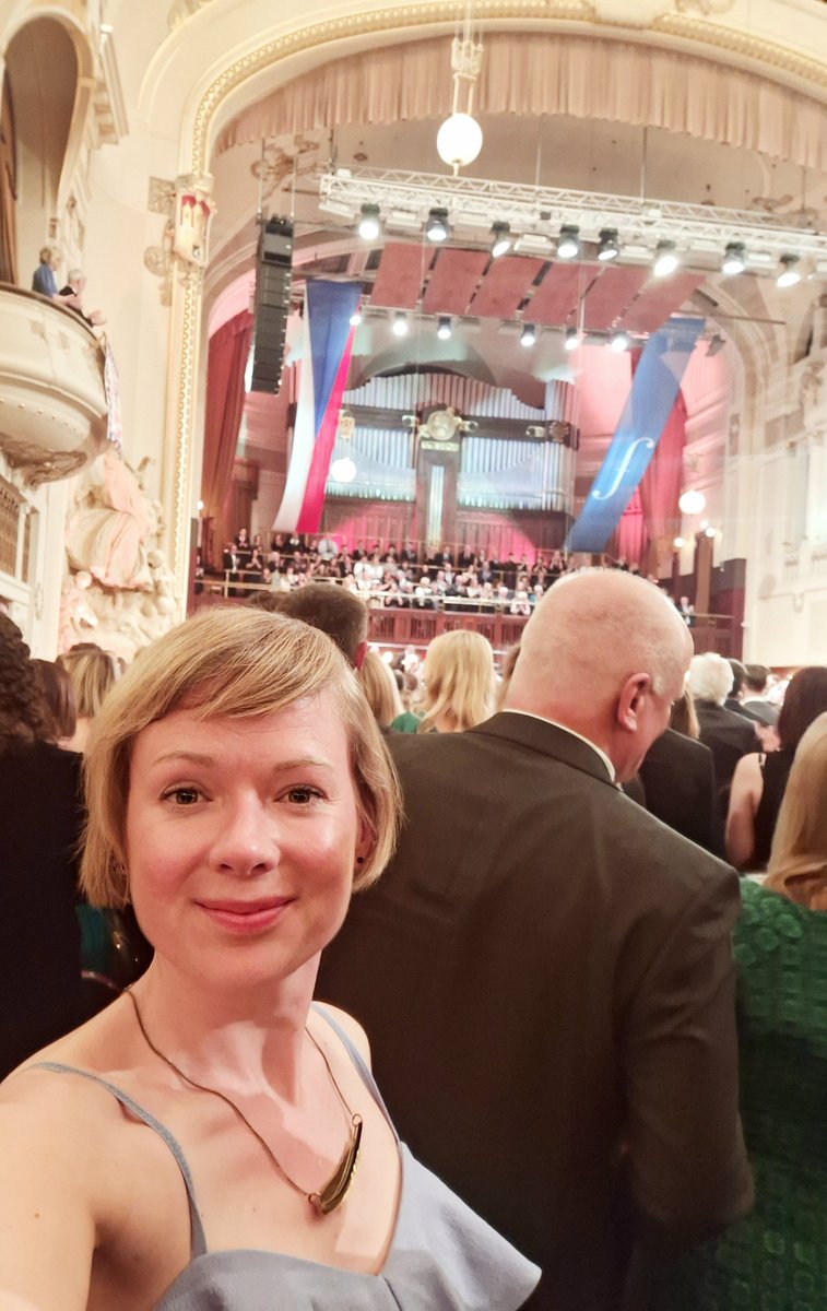 Jitka P Jurkova (@jitkapj) on Twitter photo Úsměv po finálních taktech Mé vlasti a standing ovation pro <a href="/CzechPhil/">Czech Philharmonic</a> na 80. ročníku <a href="/PrazskeJaro/">Festival Pražské jaro / Prague Spring Festival</a>. (A nad mým pravým ramenem se vznáší pan prezident s první dámou 😊.) Úsměv po finálních taktech Mé vlasti a standing ovation pro <a href="/CzechPhil/">Czech Philharmonic</a> na 80. ročníku <a href="/PrazskeJaro/">Festival Pražské jaro / Prague Spring Festival</a>. (A nad mým pravým ramenem se vznáší pan prezident s první dámou 😊.)