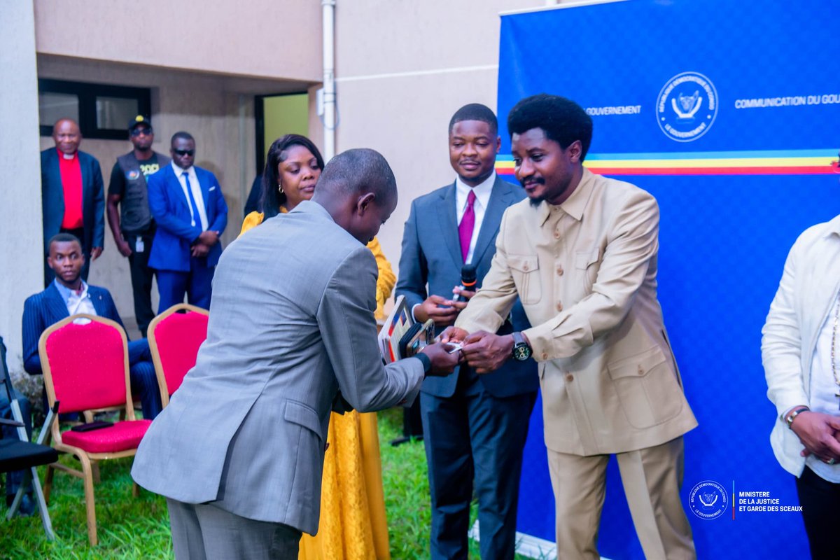 JusticeGouvCD's tweet image. ⚖️Identification gratuite des ministres de culte : Dodo Kamba conduit sa communauté pour se conformer
Kinshasa, lundi 12 mai 2025 (Celcom / Justice)
Le Ministre d’Etat, Ministre de la Justice et garde des sceaux, @ConstantMutamba Tungunga a procédé, ce lundi 12 mai 2025, à…