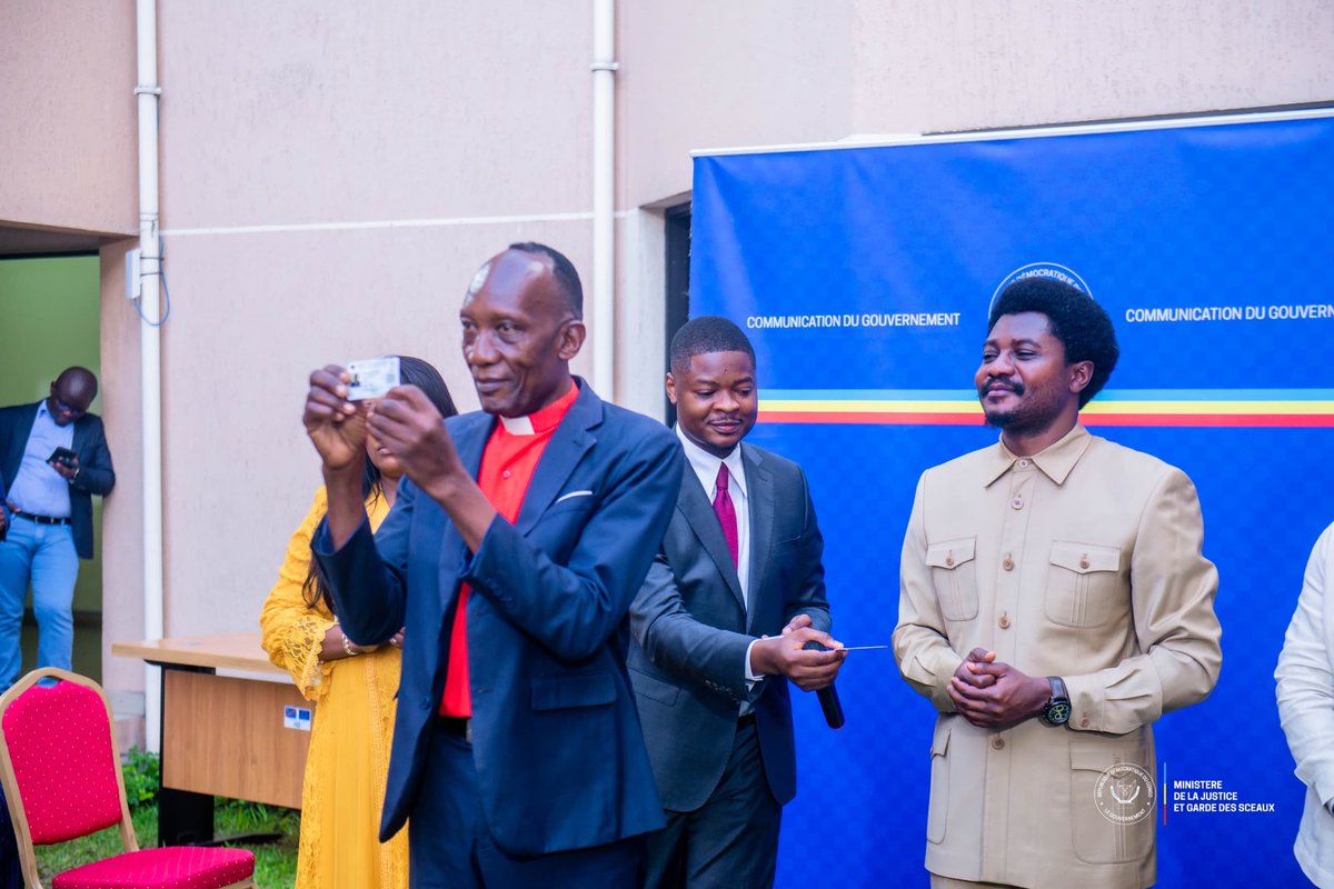 JusticeGouvCD's tweet image. ⚖️Identification gratuite des ministres de culte : Dodo Kamba conduit sa communauté pour se conformer
Kinshasa, lundi 12 mai 2025 (Celcom / Justice)
Le Ministre d’Etat, Ministre de la Justice et garde des sceaux, @ConstantMutamba Tungunga a procédé, ce lundi 12 mai 2025, à…