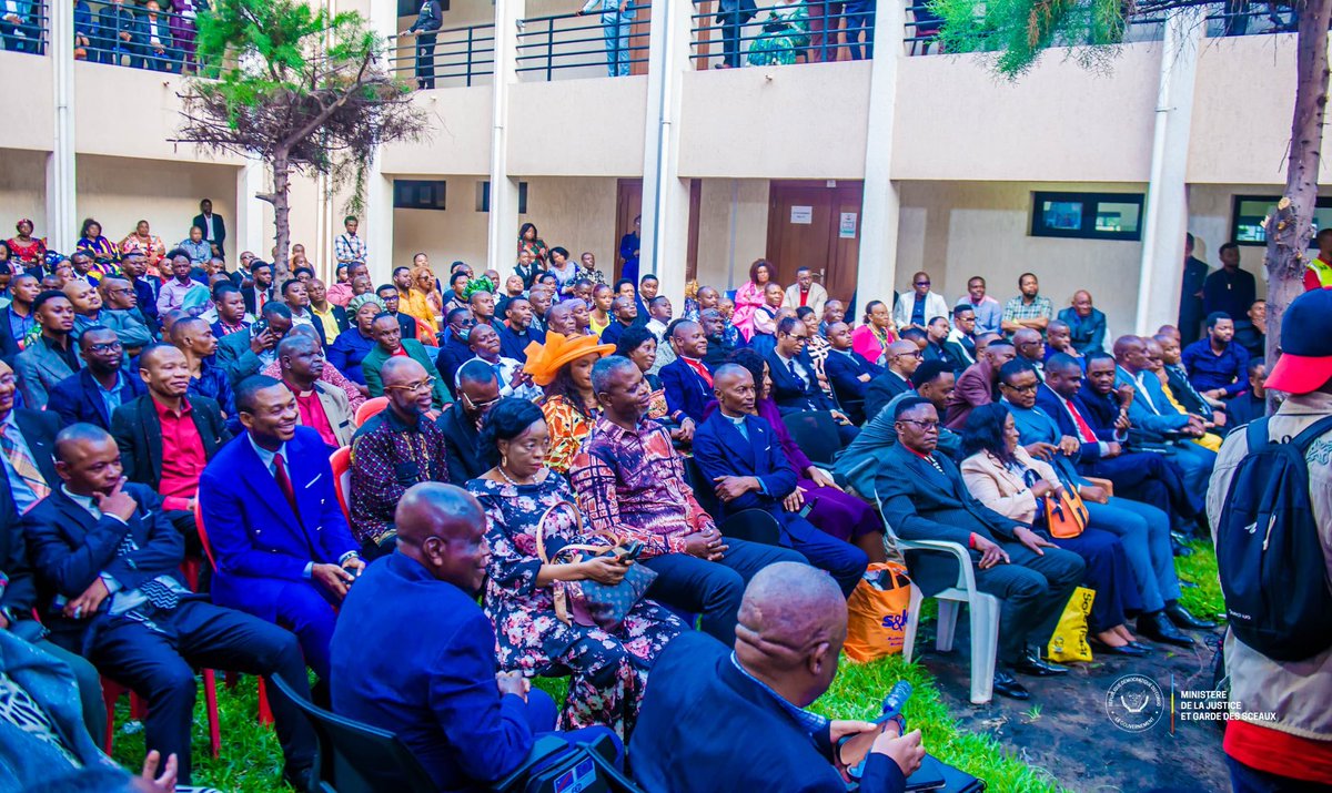 JusticeGouvCD's tweet image. ⚖️Identification gratuite des ministres de culte : Dodo Kamba conduit sa communauté pour se conformer
Kinshasa, lundi 12 mai 2025 (Celcom / Justice)
Le Ministre d’Etat, Ministre de la Justice et garde des sceaux, @ConstantMutamba Tungunga a procédé, ce lundi 12 mai 2025, à…