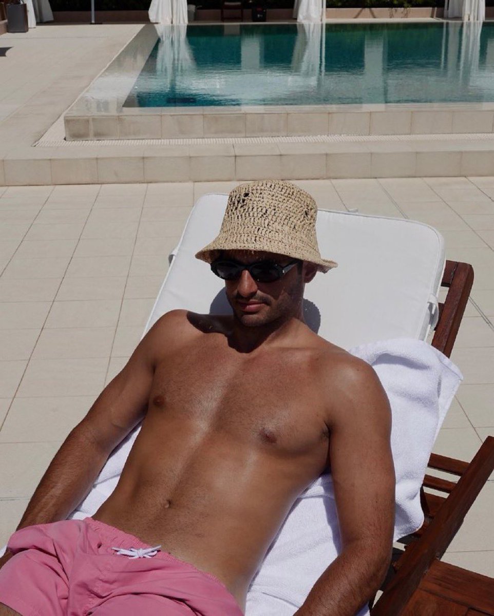 aleaiacctaest's tweet image. 4455 two whoring themselves out on main at the same time #interlinked