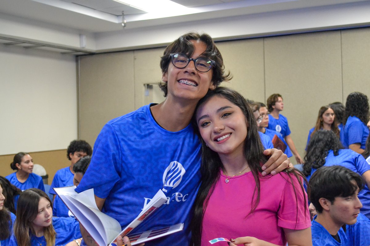 prepatecsta's tweet image. 1000 días soñando y construyendo una etapa que se queda en nuestra memoria por siempre ✨. ¡Así vivimos nuestro Día Mil! 💙👏

#PrepaTecSantaAnita #DíaMil