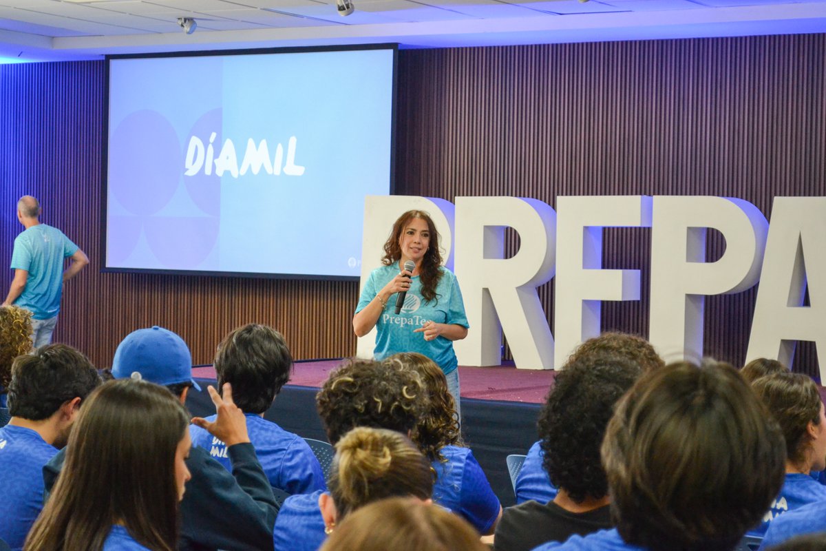 prepatecsta's tweet image. 1000 días soñando y construyendo una etapa que se queda en nuestra memoria por siempre ✨. ¡Así vivimos nuestro Día Mil! 💙👏

#PrepaTecSantaAnita #DíaMil