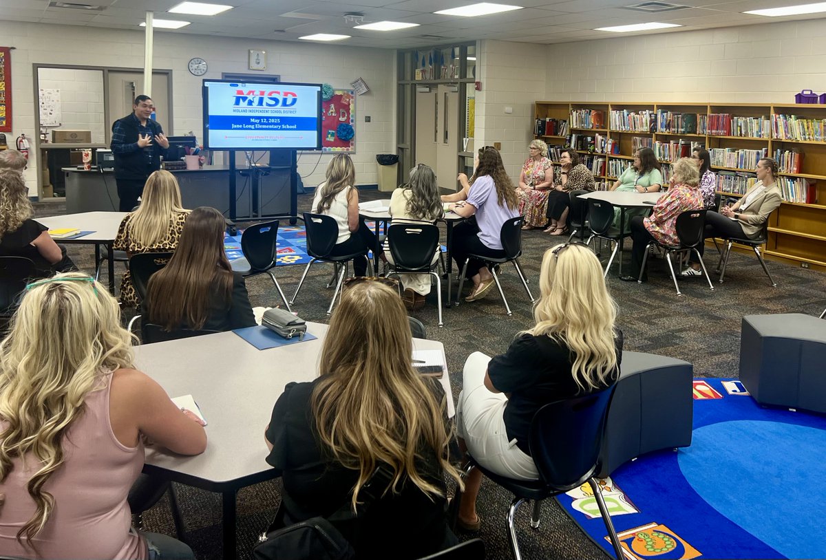 ChelseaReyes26's tweet photo. Proud to host the Carlsbad Municipal Schools team at Long Elementary! Thank you to @JaneLong_MISD for showcasing how Opportunity Culture is making a difference for your students and teachers. @MISDOppCulture @OppCulture https://t.co/nbsiUxVmQW