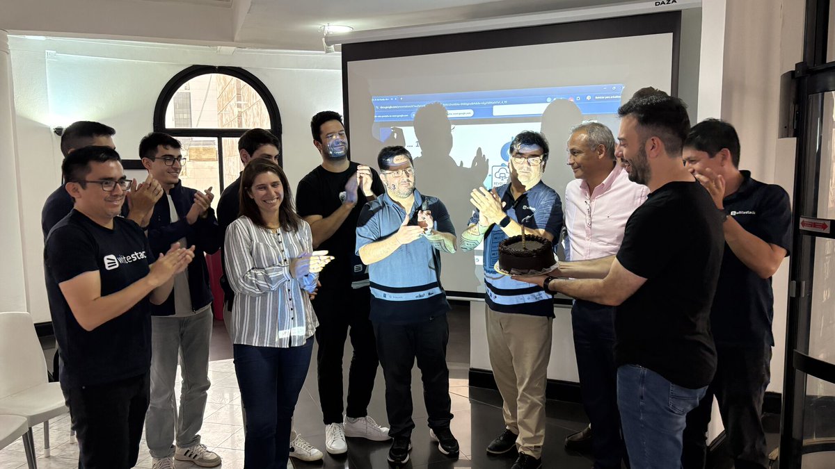 Whitestack's tweet image. 🎉 ¡Whitestack cumple 9 años impulsando la transformación digital en LATAM!

Este Whitestack Day fue más especial que nunca: celebramos nuestro noveno aniversario con una jornada llena de emoción, conexión y orgullo por lo que hemos construido juntos.

¡Vamos por mucho más! 🚀