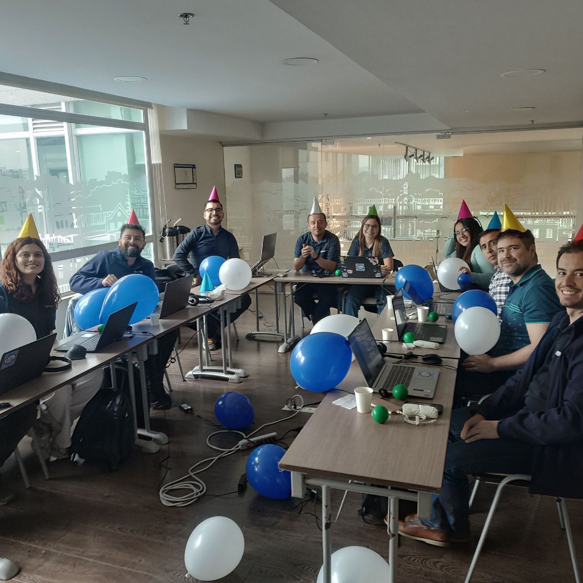 Whitestack's tweet image. 🎉 ¡Whitestack cumple 9 años impulsando la transformación digital en LATAM!

Este Whitestack Day fue más especial que nunca: celebramos nuestro noveno aniversario con una jornada llena de emoción, conexión y orgullo por lo que hemos construido juntos.

¡Vamos por mucho más! 🚀