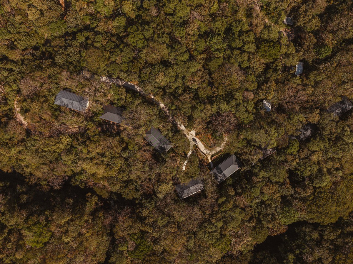 StudioSaxe's tweet image. Through thoughtful space planning, electromechanical coordination, and lighting design, our team created a retreat where tropical simplicity meets refined luxury.

studiosaxe.com/projects/rio-p…