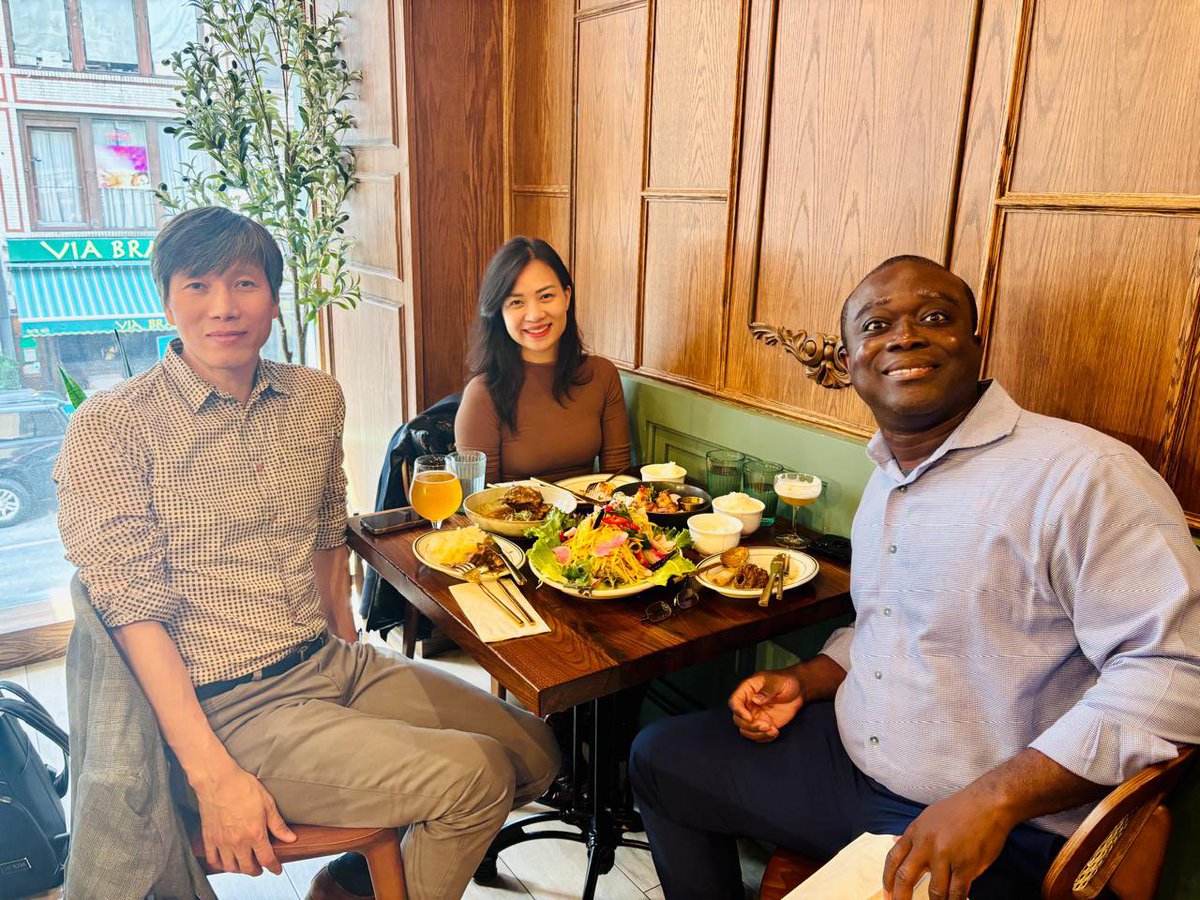 AlumniStartups's tweet image. From shared goals to shared growth, these snapshots capture just a few of our 2025 Accelerator teams and mentors coming together during the program.

The journey culminates this Wednesday! Demo Day is almost here.
RSVP at the link in our bio.

#harvard #startups #pitch #investor