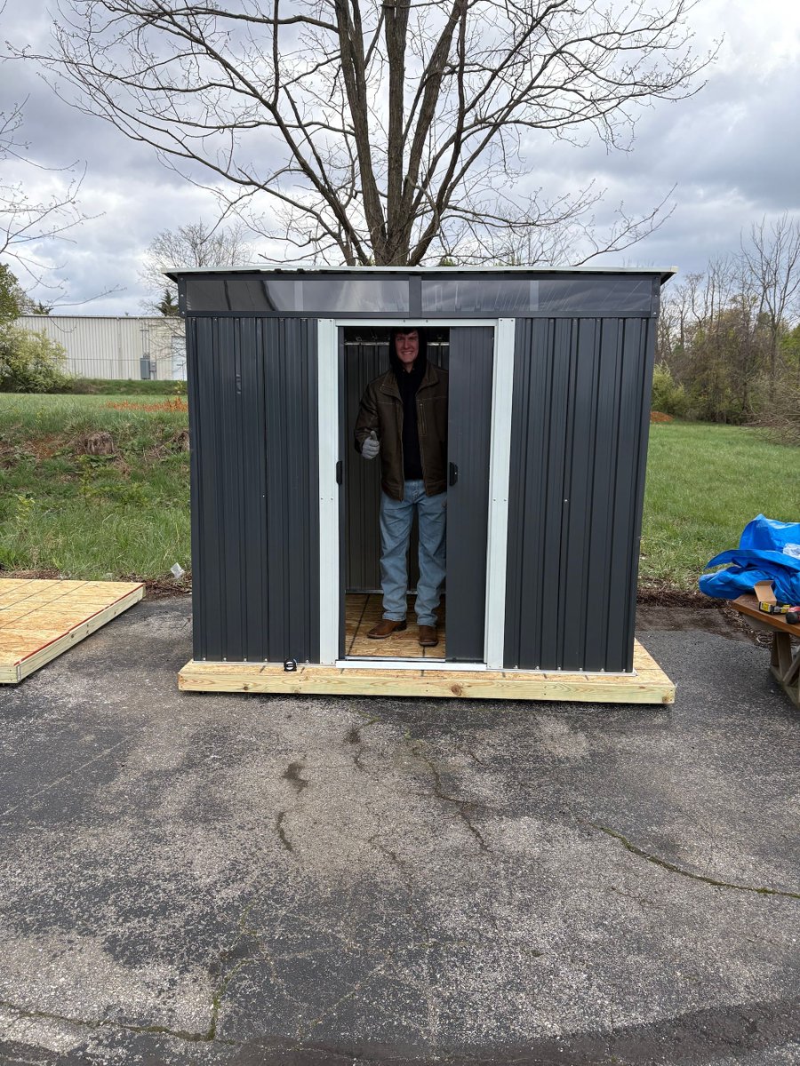 Take a look at these awesome shelters that the students of BGF at Virginia Tech recently built for Mountain View Humane Clinic! 🔨👏 They'll allow community members to safely transfer feral cats into traps before bringing them over to the clinic for spay/neuter surgery. 🐈