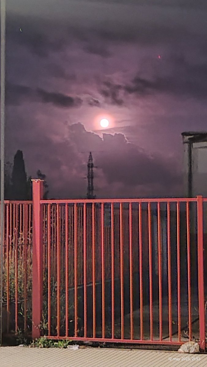 EfeRvesCentesBC's tweet photo. Luna lunita lunera 😜 https://t.co/yqLMjdITcI