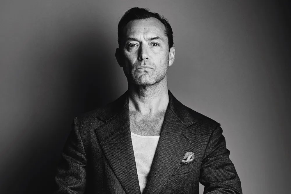 AppleTVNewsHub's tweet image. Andrew Garfield &amp;amp; Jude Law will officially star in #WildThings, a new limited series coming to #AppleTV+

The limited series will follow the duo as they blur illusion and reality—until tragedy reshapes their final Las Vegas show into a new mystery.

Filming begins this Fall.