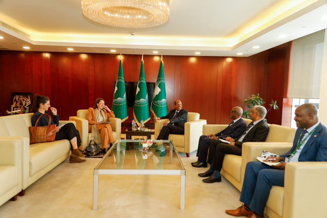 moussagora50's tweet image. Today, the Chairperson of the AUC received the Belgian Representative to the African Union. The discussions focused on the relations between the AU, Belgium, and the EU, as well as the major challenges facing multilateralism and Africa. Busy day for the Chairperson, as always.