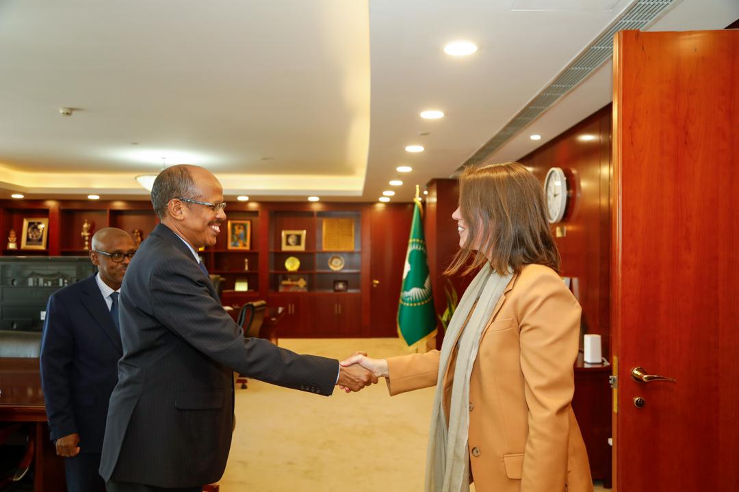 moussagora50's tweet image. Today, the Chairperson of the AUC received the Belgian Representative to the African Union. The discussions focused on the relations between the AU, Belgium, and the EU, as well as the major challenges facing multilateralism and Africa. Busy day for the Chairperson, as always.