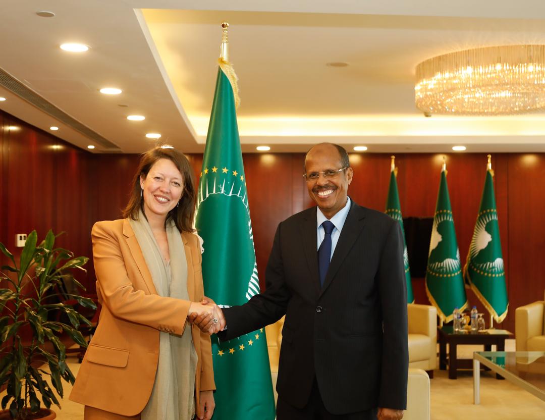 moussagora50's tweet image. Today, the Chairperson of the AUC received the Belgian Representative to the African Union. The discussions focused on the relations between the AU, Belgium, and the EU, as well as the major challenges facing multilateralism and Africa. Busy day for the Chairperson, as always.