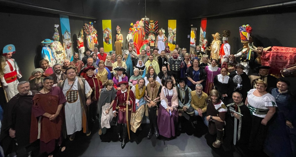 batallatapuerca's tweet image. #XinzodeLimia, #Ourense, #Galicia, epicentro de las #FiestasHistóricas de #España, con la celebración de la Asamblea Nacional de @aefrh_
¡Gracias a la #AEFRH y a la #FestaDoEsquecemento por la organización y por su gran acogida! 🥰
⚔️ #BatalladeAtapuerca ⚔️