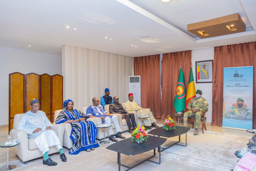 Ce lundi 12 mai 2025, j’ai été reçu en audience, avec mes homologues du Burkina Faso et du Niger, par Son Excellence le Général d’Armée Assimi GOÏTA, Président de la Transition, Chef de l’État et Président de l'AES, dans le cadre de la présentation de l’hymne de la confédération.
