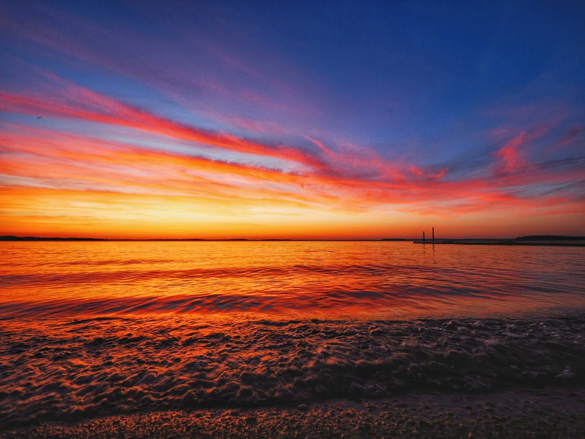 trevkeller's tweet image. A perfect Wisconsin evening and a great sunset on Lake Mendota. Madison, WI. #wiwx #sunset #StormHour @spann