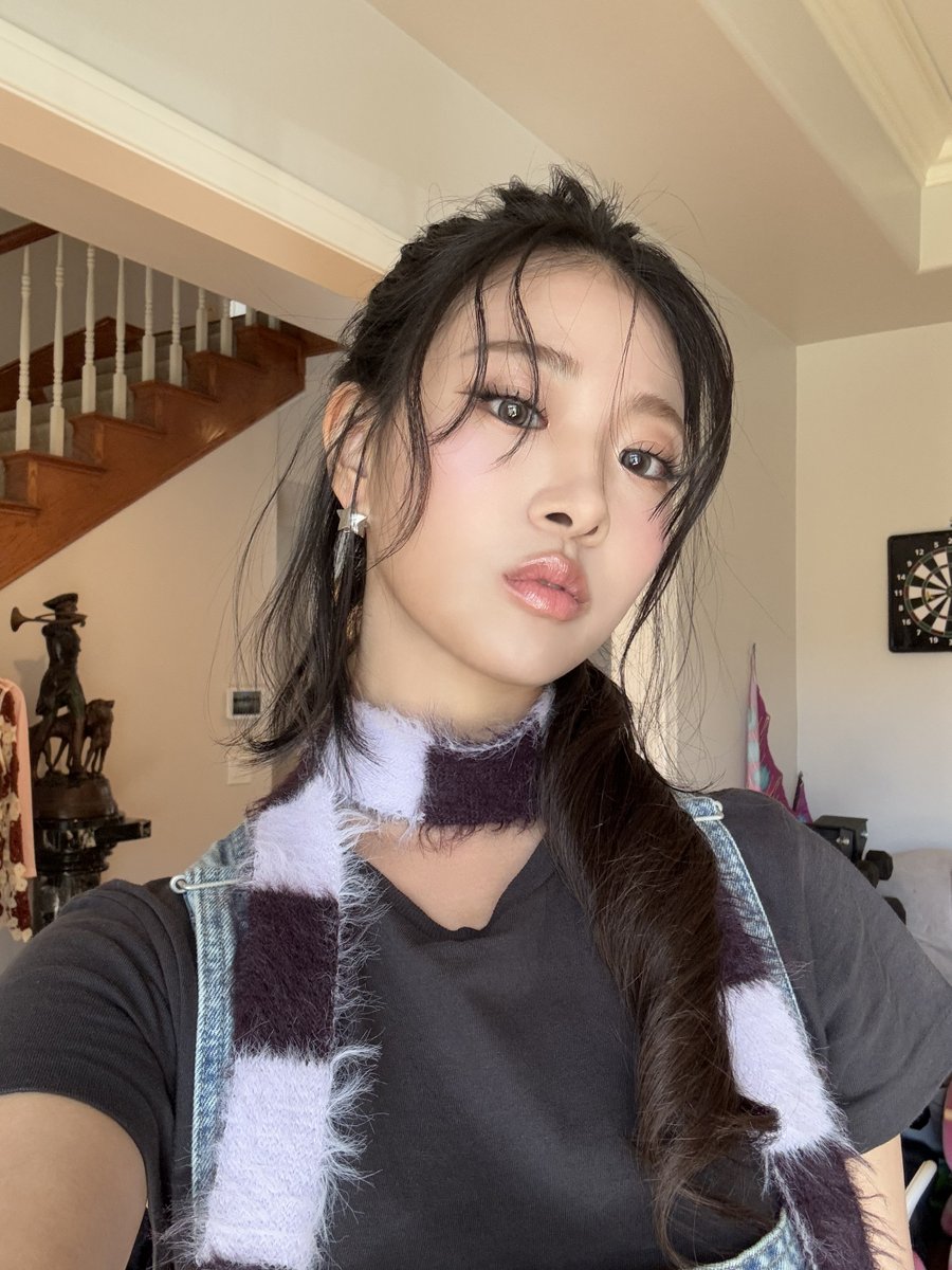 여러부운 Echo 잘 듣고 계시죵! 🕊️🕊️
첫 촬영날 날씨가 정말 좋았어요. 햇빛, 꽃, 멋진 집!☀️🌼🏠
그날의 따사로운 무드가 뮤비를 통해 느껴지길 바라요~ (❁´▽`❁)

Weblume, I’ll always be your echo!
Love you❤️

#ablume #어블룸
#ARAN #아란
