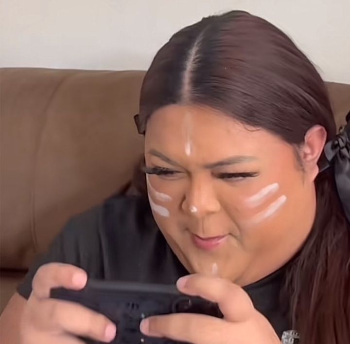 หน้าฉันตอนเจอโพสตลกใน #บางแสนไฟท์คลับ แล้วต้องกลั่นขำ be like: