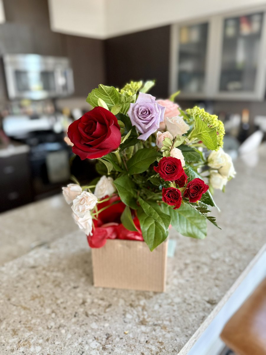 You guys are so darn good to me!🌹 Thank you Mr. A for the flower delivery! My heart is filled with so much gratitude. 💝