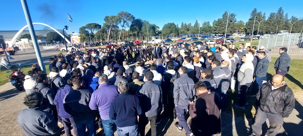 APAcordoba's tweet image. Continuamos con asambleas en FAdeA, reclamando que depositen el sueldo completo, recomposición salarial ya y anular el convenio entreguista de empresa.#FAdeA #somosapa