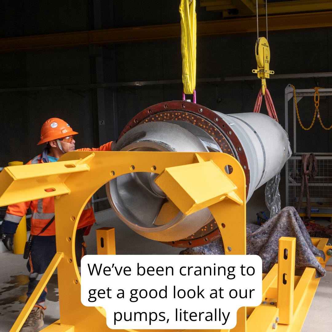 Yup, last week our Central Interceptor team got to test out the specially installed gantry crane to trial lifting one of the six pumps at our new Māngere Pump Station 🏗️ The crane will be used to help carefully lift the pumps out of the 40-metre shaft when the team needs to