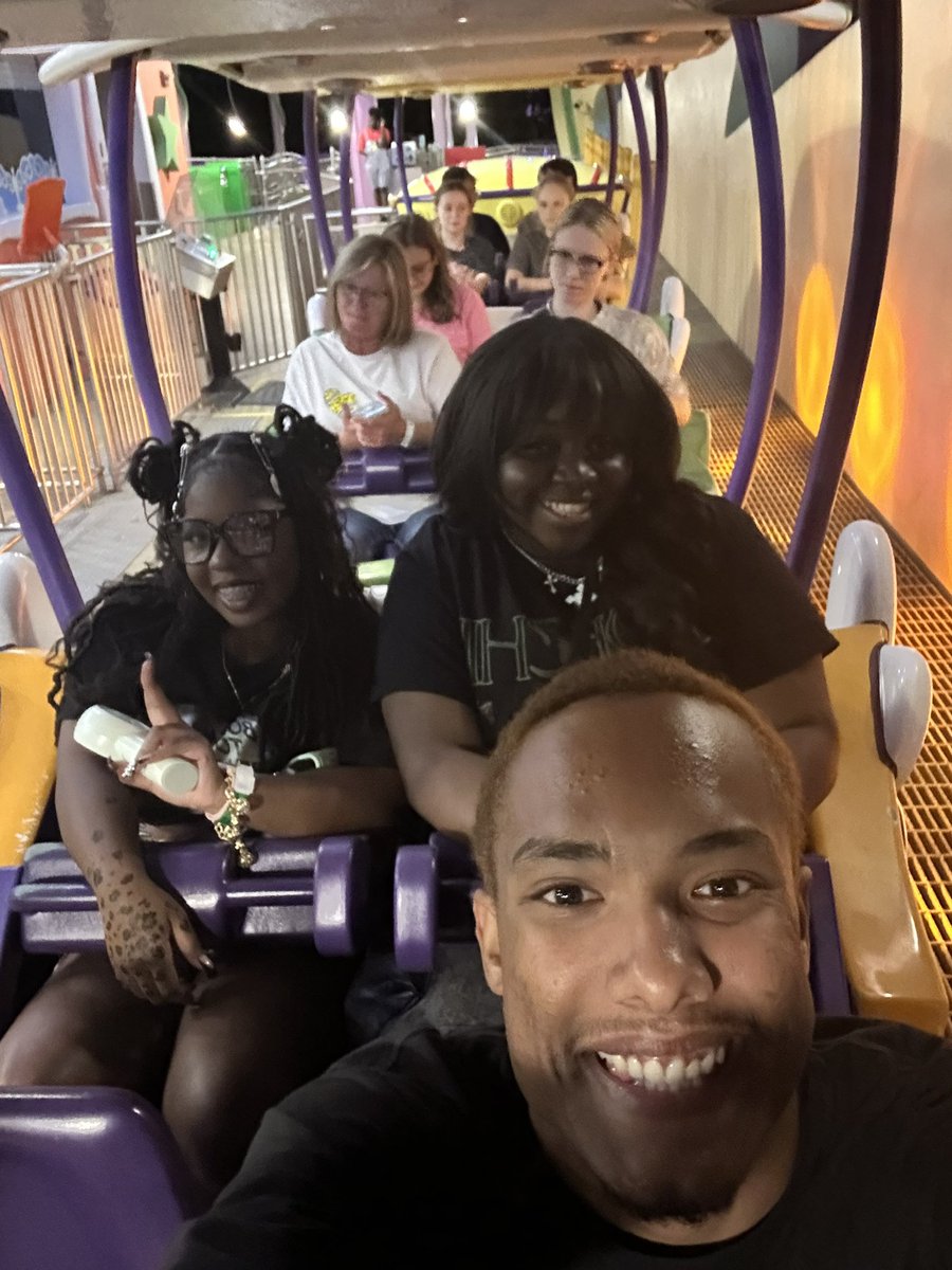 KatongoPj's tweet image. Grab bash was so much fun. I’m kind of sad that we’re almost graduating.

#GRADBASH