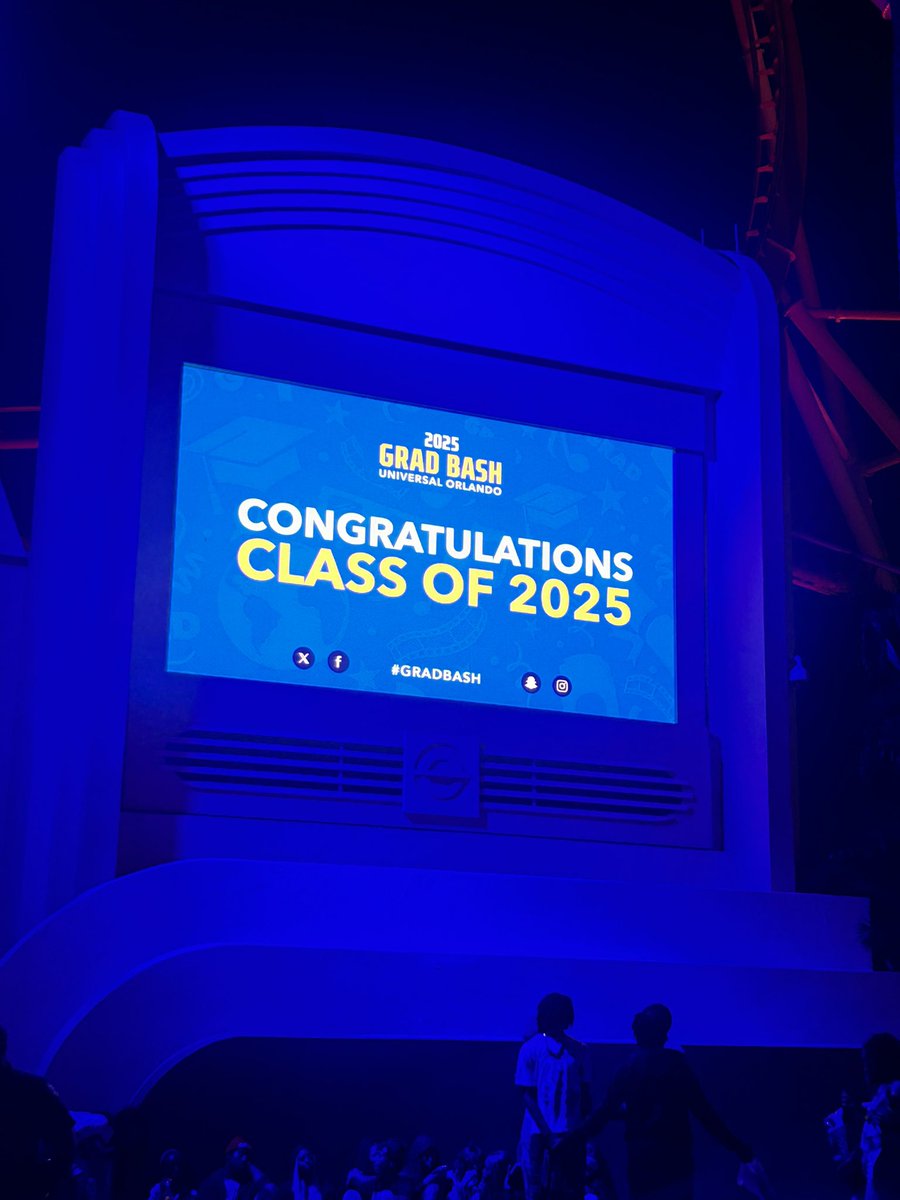 KatongoPj's tweet image. Grab bash was so much fun. I’m kind of sad that we’re almost graduating.

#GRADBASH