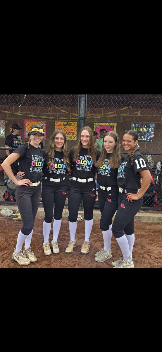 On a special senior night we honored our 5 girls with a W moving the Lady Cards to 17-3! Doubles was the theme as Sydney Lutz(3), Marina Koenig(2), Alexis Johnson and Ava Millich all had the extra base hits. Leah Figueroa added a long ball as well driving in 2. Thank you seniors!