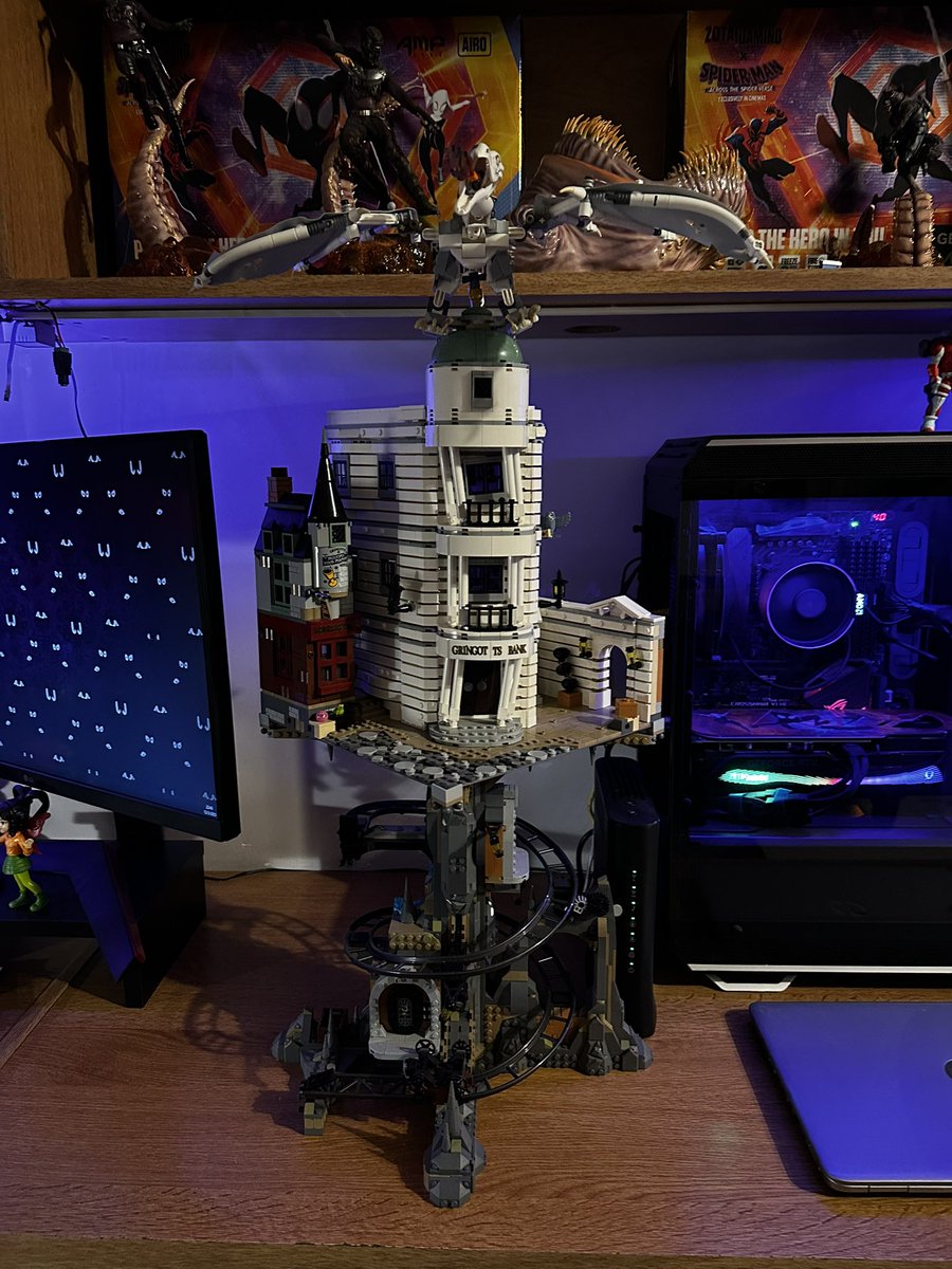 Crixly's tweet image. Finite incantatem! #gringotts #harrypotter #legos @LEGO_Group