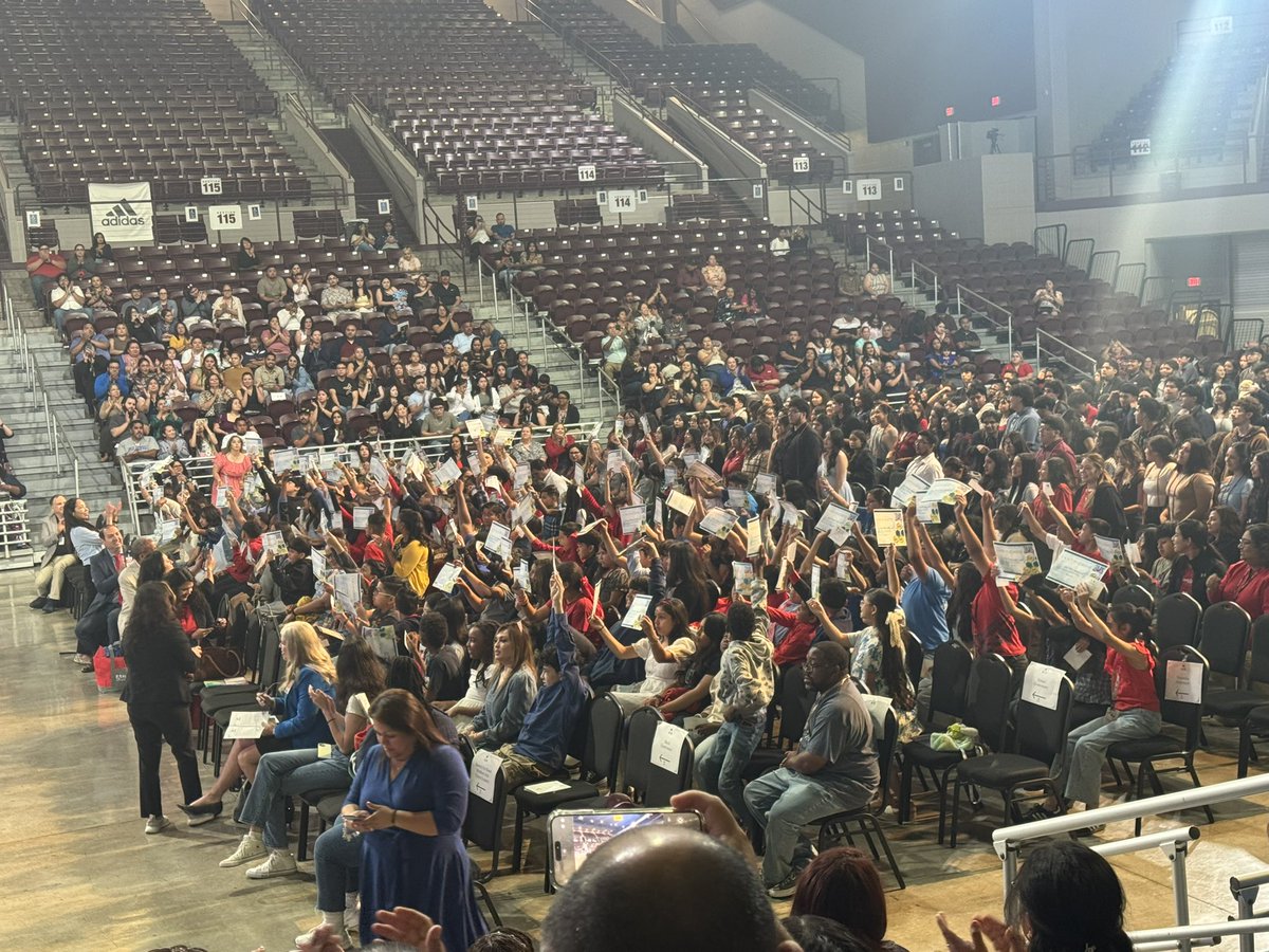 Maria Oliveros (@msoliveros26) on Twitter photo It was an honor to witness some of my former students receiving their Biliteracy Pin at the Seal of Biliteracy Trajectories Celebration. ❤️💙They walked across that stage confident, accomplished, and proudly bilingual ! FELICIDADES! Super Orgullosa! 🤩🌟<a href="/AldineISD/">Aldine ISD</a> <a href="/BlackES_AISD/">Black Elementary School 🐾</a> It was an honor to witness some of my former students receiving their Biliteracy Pin at the Seal of Biliteracy Trajectories Celebration. ❤️💙They walked across that stage confident, accomplished, and proudly bilingual ! FELICIDADES! Super Orgullosa! 🤩🌟<a href="/AldineISD/">Aldine ISD</a> <a href="/BlackES_AISD/">Black Elementary School 🐾</a>