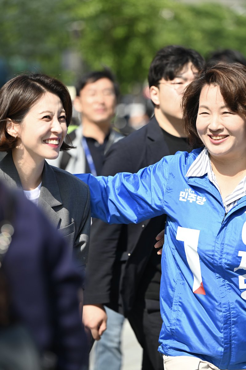 ‘진짜 대한민국’을 향한 여정이 시작됐습니다.

이재명 후보와 더불어민주당은 광화문 유세를 시작으로 22일간 국민의 목소리를 경청하고 국민의 마음을 하나로 모으겠습니다.