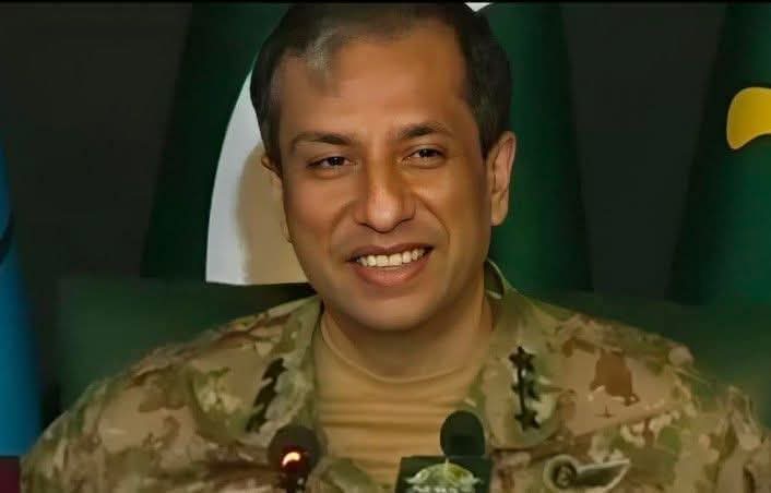 کئی راتوں کی تھکن چہرے پر عیاں تھی مگر اپنی قوم کی جیت پر اس کی مسکراہٹ دشمن پر قیامت ڈھا رہی تھی ❤️
#Qatar #riyadh #ViratKohli #Beckysangels #AIart #PakistanIndianWar